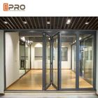 Malowane proszkowo aluminiowe drzwi składane do budynków komercyjnych Dostosowany rozmiar automatyczne składane drzwi składane do