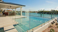 Aluminiowa balustrada basenowa Luksusowa poręcz zewnętrzna ze szkła