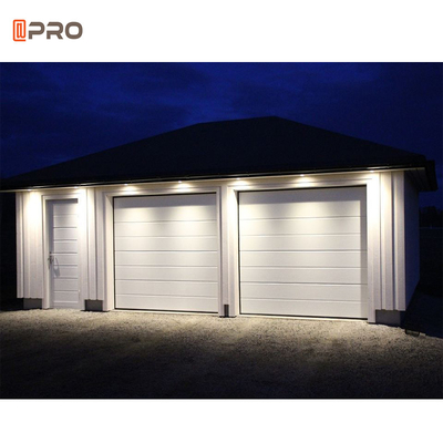 Mieszkanie Aluminiowa brama garażowa Trzy paski Pilot Sekcja 8X7 Wyczyść zwijana izolacja z przejściem dla pieszych